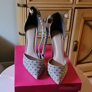 Shoe Dazzle Gray Shoes